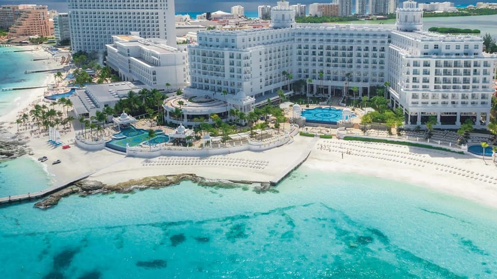 Playa Caracol, ubicada en el Km 8.5 en la Zona Hotelera de Cancún.