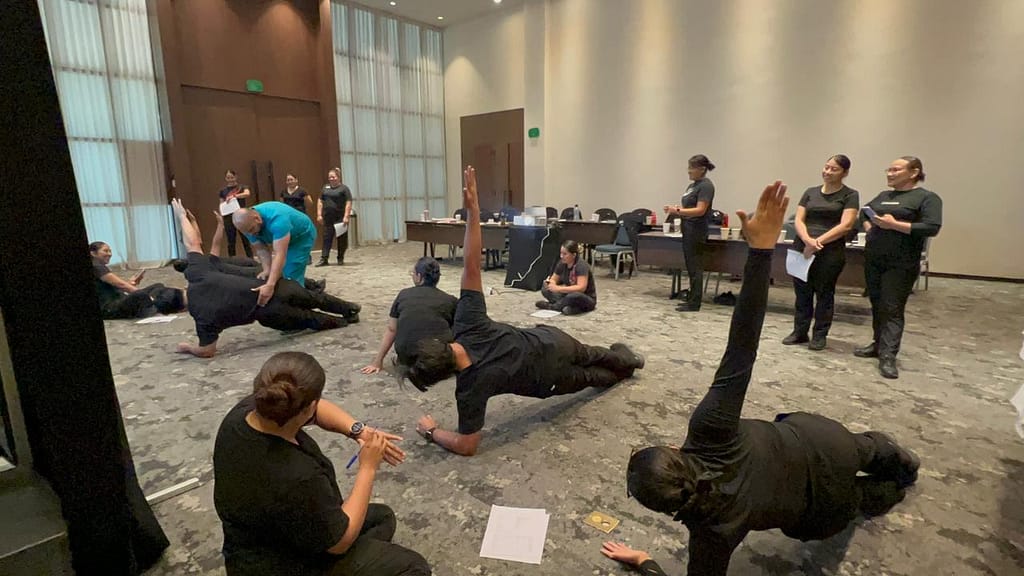 PREVA 360, Grupo de trabajadores de Nuup Spa tomando capacitación con el equipo de PREVA