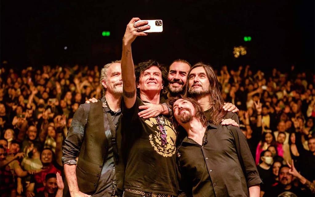 Foto emotiva de Caifanes, leyenda del Rock en Latinoamérica