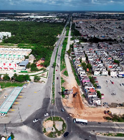 Fotografía de vialidades y moderna infraestructura urbana en Benito Juárez para el artículo de competitividad y movilidad en Quintana Roo, Revista YO CANCÚN.