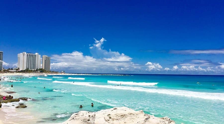 Playa Caracol, ubicada en el Km 9.5 en la Zona Hotelera de Cancún.